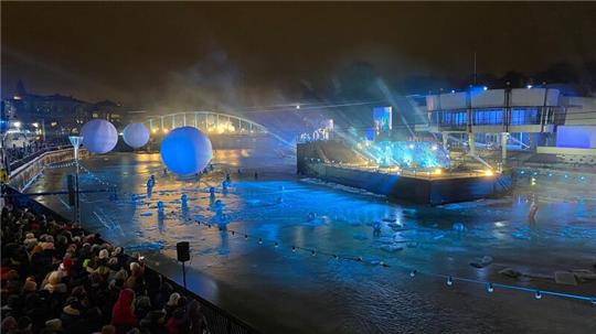 Mit einer Open-Air-Show am innerstädtischen Ufer des Flusses Emajõgi eröffnet Tartu feierlich sein Programm als Europäische Kulturhauptstadt 2024.