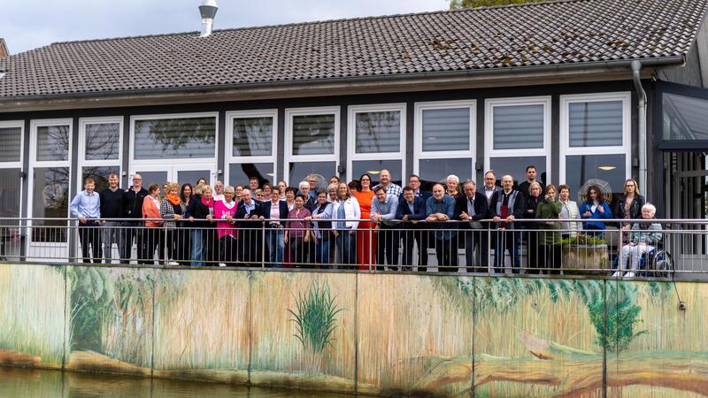 Bekanntes Lokal in Neukloster: Höft‘s Markthaus mit neuem Inhaber Mit einer Überraschungsfeier in Höft's Markthaus haben die Mitarbeiterinnen und Mitarbeiter sowie frühere Beschäftigte Christine und Hein Höft verabschiedet.