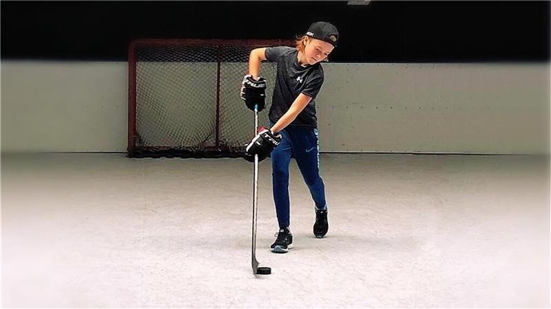 Mit elf Jahren scheint Till Ritzingers Weg zur großen Eishockey-Karriere bereits geebnet. Foto: Privat