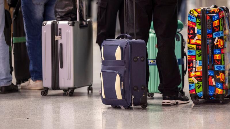 Mit erneuten Warnstreiks gleich mehrerer Berufsgruppen legt die Gewerkschaft Verdi ab Donnerstag wichtige Teile des deutschen Luftverkehrs lahm.