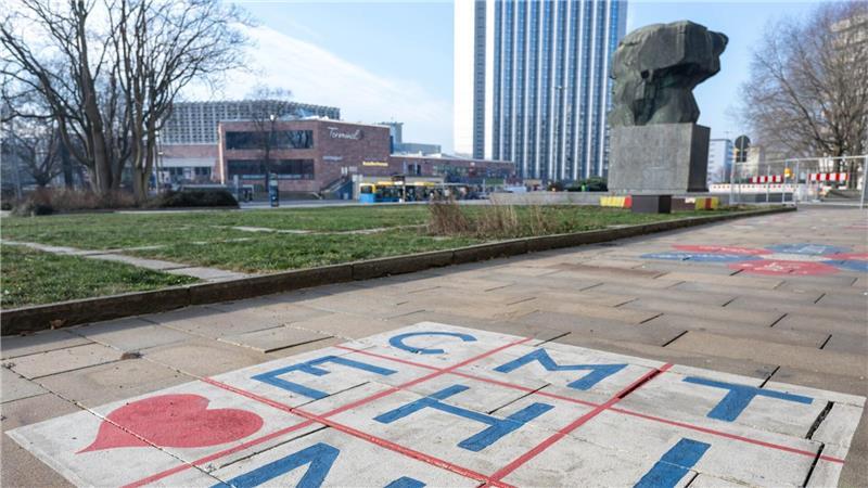 Bekanntes Chemnitzer Congress Hotel schließt Mit fast 100 Metern überragt das Chemnitzer Congress Hotel die Innenstadt (Archivbild)