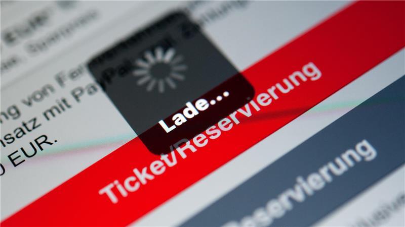 Mit gestohlenen Kundendaten haben Betrüger Dutzende Bahntickets im Internet gekauft.