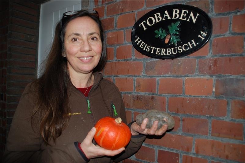 Mit ihrem Mann Claus bewirtschaftet Beate Tobaben den Hof der Familie in fünfter Generation. Fotos: Laudien