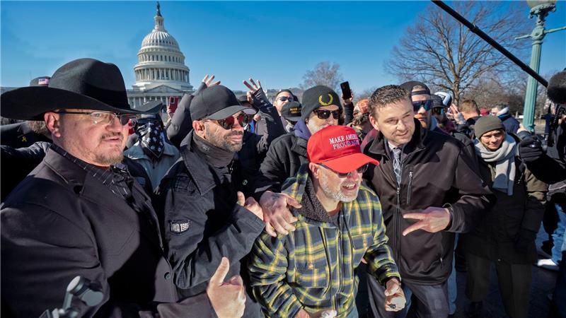 Rechte Kapitolstürmer fordern Schadenersatz von US-Regierung Mit ihrem Sturm aufs Kapitol griffen die Trump-Anhänger auch ein Symbol der US-Demokratie an. (Archivbild)