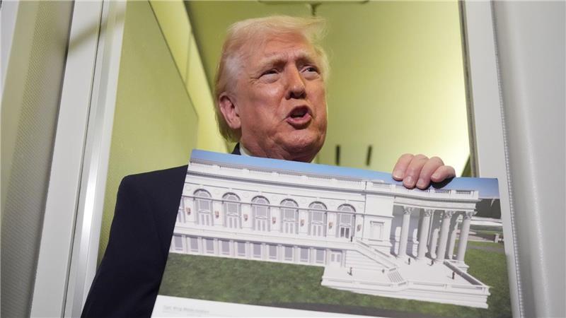 Rückkehr des verrückten Königs - Sloterdijk analysiert Trump Mit kostspieligen Repräsentationsprojekten wie dem Ballsaal des Weißen Hauses und einem riesigen Triumphbogen knüpft Trump an das Verhalten früherer Könige an (Archivbild).