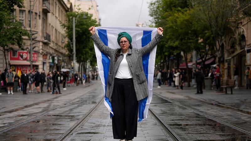 Holocaust-Gedenktag in Israel im Schatten des Gaza-Kriegs Mit landesweiten Alarmsirenen gedenkt Israel der Ermordung von sechs Millionen Juden durch die Nationalsozialisten im Zweiten Weltkrieg.