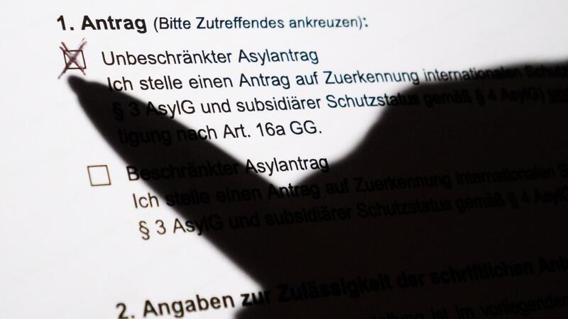 Mit mehr als 104.000 Asylanträgen seit Jahresbeginn war Syrien das zugangsstärkste Herkunftsland .