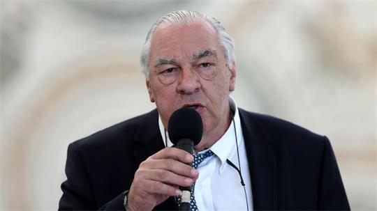 Mit mehr als 40 Veröffentlichungen zählt Decoin zu den vielseitigen französischen Autoren seiner Generation. Mehrere seiner Werke erschienen auch auf Deutsch. (Archivfoto) 