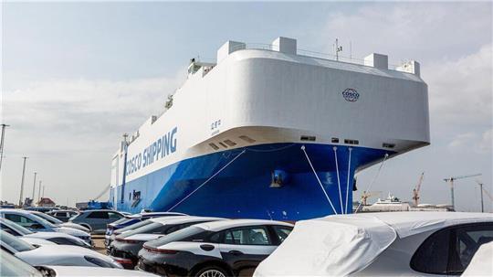Mit neuen Autofrachtern will die chinesische Reederei Cosco Shipping regelmäßig Bremerhaven anlaufen.