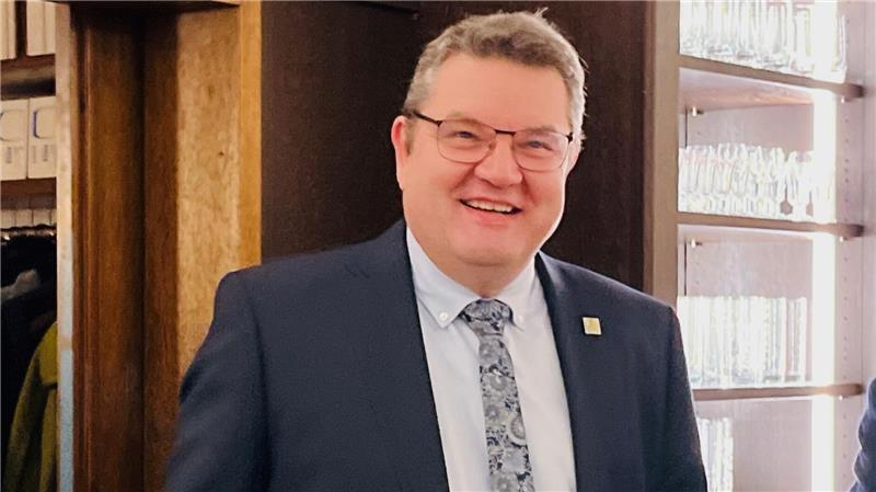 Rathaus-Chef seit 25 Jahren: Was Holger Falcke so besonders macht Mit nur 33 Jahren wurde Holger Falcke zum Bürgermeister der damaligen Samtgemeinde Himmelpforten gewählt.