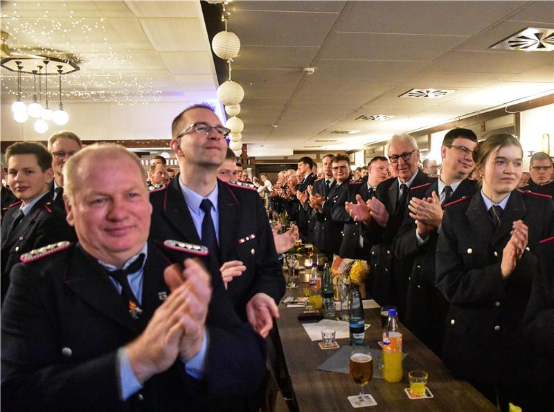 Mit rund 300 Gästen war der Saal in Ahlerstedt fast voll.