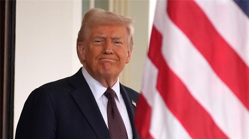 Trump macht Englisch zur offiziellen Amtssprache der USA Mit seinem Dekret hob Trump einen mehr als 20 Jahre alten Erlass des damaligen US-Präsidenten Clinton auf.