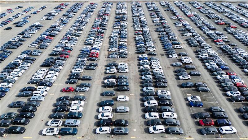 Mit seinen Äußerungen verunsichert US-Präsident Trump Autobauer wie Volkswagen. (Archivbild)