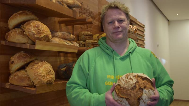 Mit seinen Brotkreationen ist Brotsommelier Sascha Schäfer seit diesem Monat jetzt auch in einem Ladengeschäft am Rand der Altstadt vertreten.