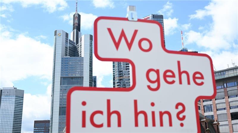 Bei der Commerzbank wächst die Zuversicht Mit steigenden Gewinnen und höheren Ausschüttungen will die Commerzbank ihre Eigenständigkeit bewahren (Archivbild)