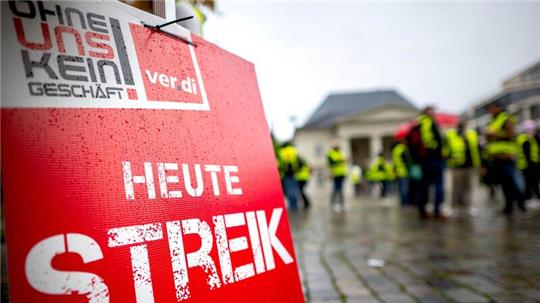 Mit zahlreichen Warnstreiks - wie hier in Oldenburg - versuchte Verdi, den Druck auf die Arbeitgeber im Handel zu erhöhen. Die Tarifverhandlungen dauern an.