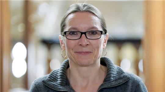 Mit zusätzlichen Fachkräften will Familiensenatorin Bekeris die Jugendhilfe in den Bezirken stärken. (Archivbild)