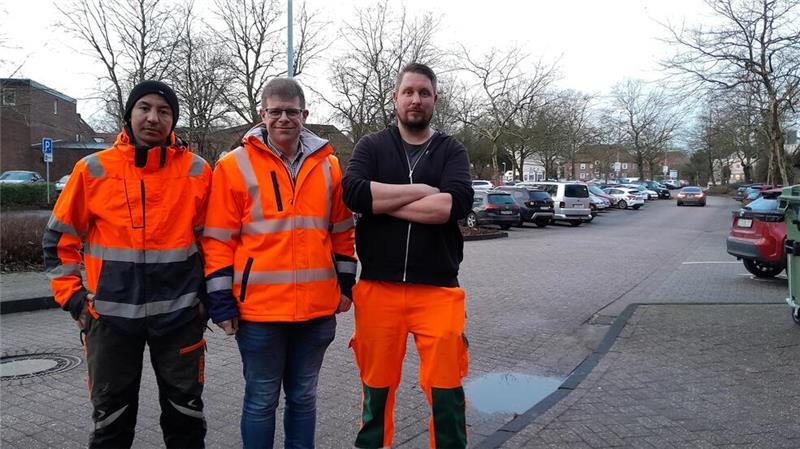 Angstraum Stader Bahnhof: Maßnahmen für ein besseres Sicherheitsgefühl Mitarbeiter der Kommunalen Betriebe Stade haben in den vergangenen Wochen für mehr Licht und bessere Sicht am Parkplatz Hospitalstraße gesorgt.