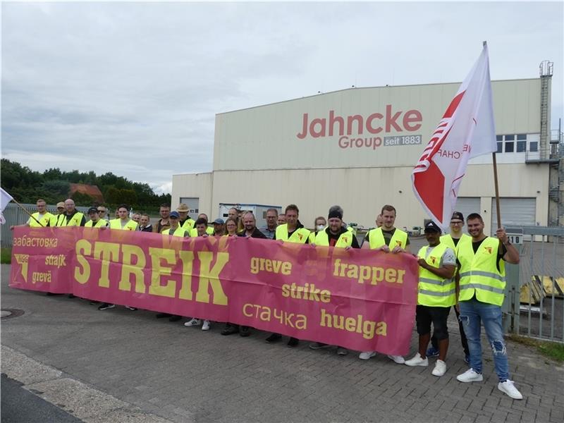 Nach Streik: Jahncke erhöht Gehälter – unter einer Bedingung Mitarbeiter der Paradise Fruit Solutions GmbH & Co. KG in Assel hatten dieses Jahr mehrfach für höhere Löhne und einen Tarifvertrag gestreikt. Zum Januar gibt es eine weitere Lohnerhöhung und Prämien, die Gehaltsverhandlungen mit dem Betrie