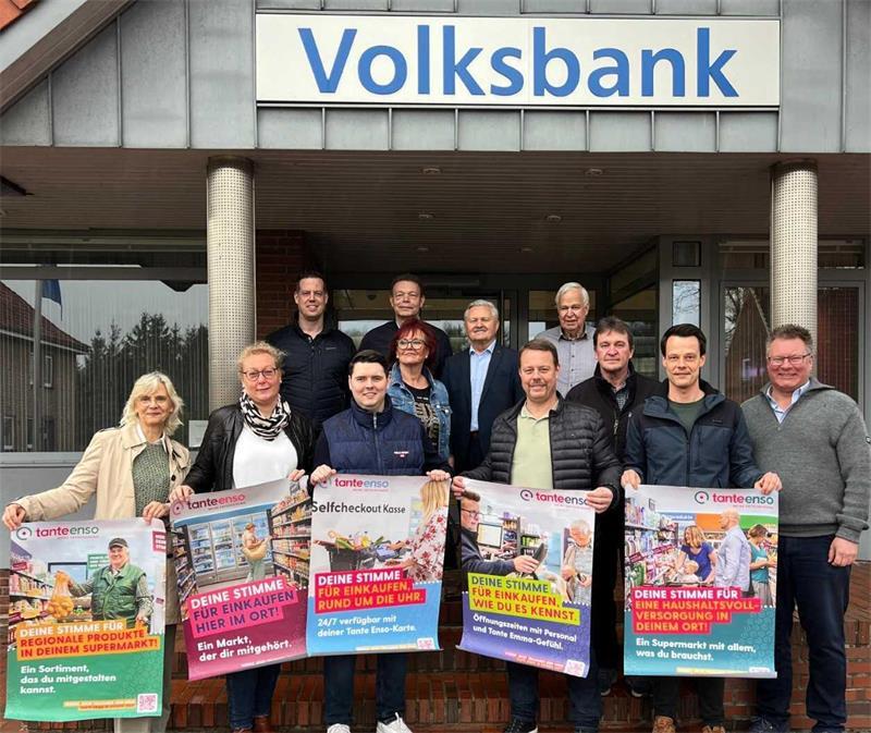 Dank Bürgerbeteiligung: Tante Enso kommt nach Elm Mitglieder der Bürger Stiftung vor der ehemaligen Volksbank-Filiale in Elm, die zum Supermarkt umgeplant wird.