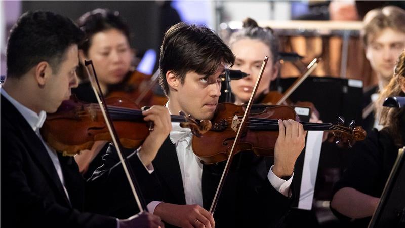 Der „Donauwalzer“ reist ins All zur Voyager 1 Mitglieder der Wiener Symphoniker spielen den Walzer „An der schönen blauen Donau“.