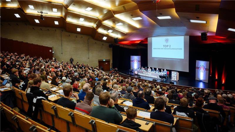 Mitgliederversammlung des FC St. Pauli im Audimax der Universität Hamburg.