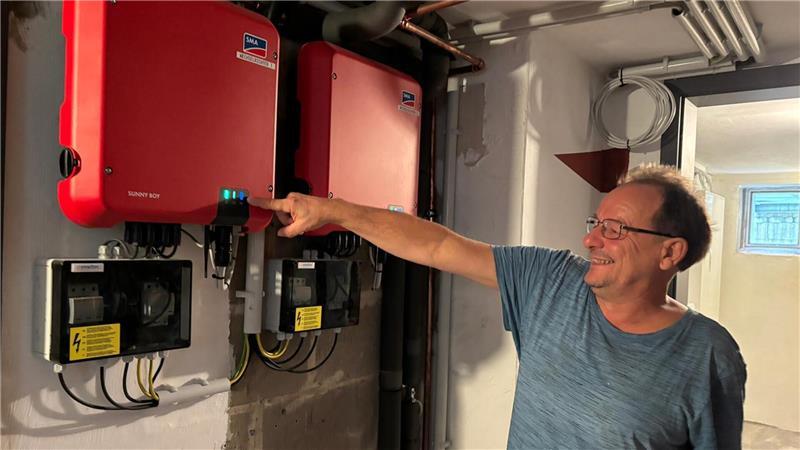 Endlich autark: So sanierte eine Dollerner Familie ihr Traumhaus Mithilfe einer Photovoltaik-Anlage generieren die Haaks ihren eigenen umweltfreundlichen Strom.