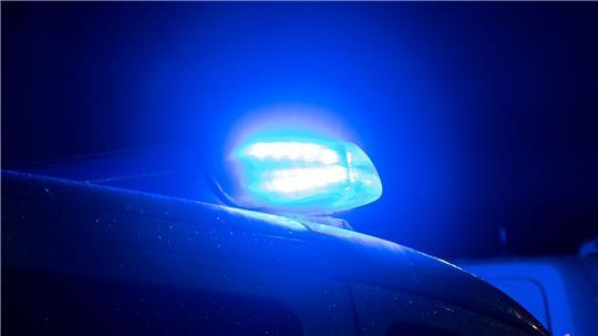 Mitten in der Nacht läuft ein 23-Jähriger über die A 20. (Symbolbild)