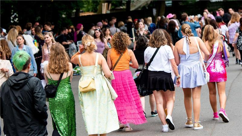 Mittlerweile geht fast alles: Sowohl lange als auch kurze Rocklängen sind im Stadtbild zu sehen. 