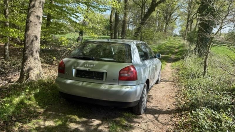 Vater-Sohn-Gespann baut Unfall in Geestland – Verfolgungsjagd in Loxstedt Mittlerweile hat die Polizei den Audi sichergestellt.