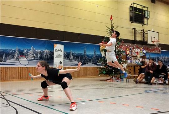 Mixeddoppel: Carolin Lorenzen und Hai Phi vom Buxtehuder SV beim letzten Weihnachtsturnier in Buxtehude. Foto: Verein