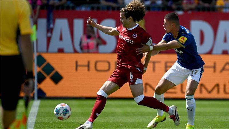 Porath wechselt nach Schalke - Cvjetinović fällt länger aus Mladen Cvjetinović (r) fällt lange aus.