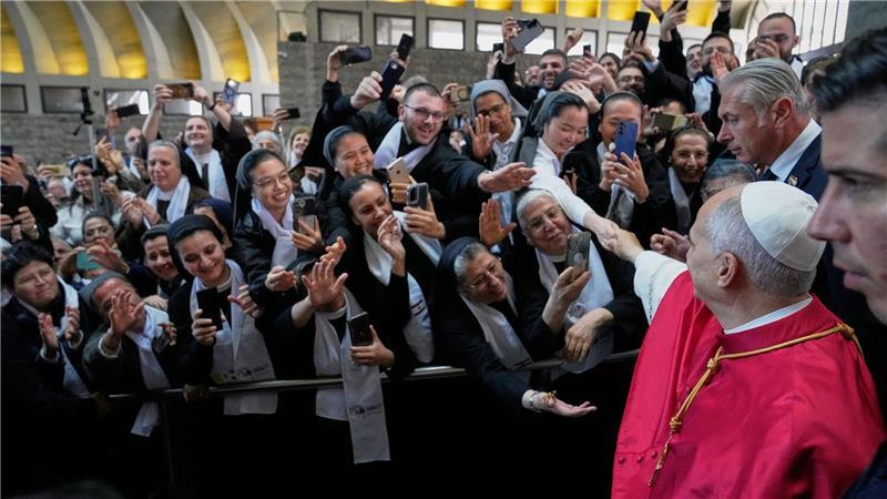Mobile Begeisterung für Papst Leo