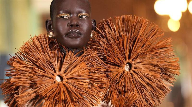 Mode aus Paris -  Frühjahr-Sommer 2025 