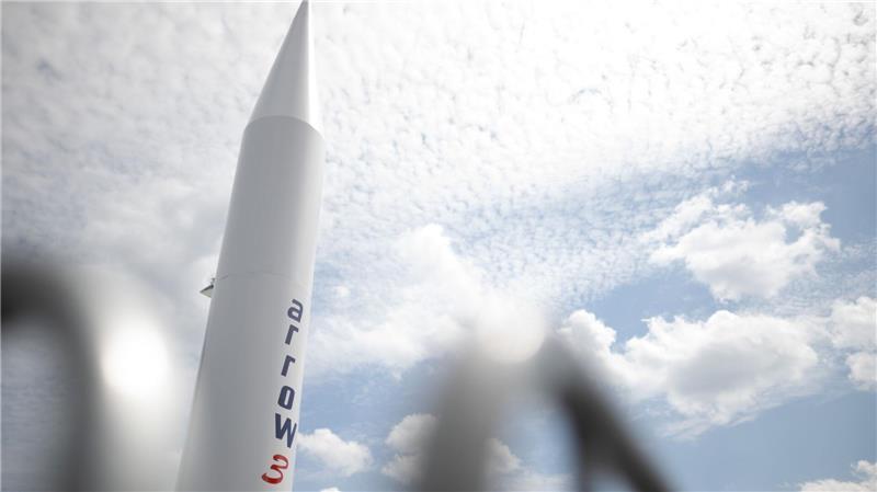 Raketenwehr Arrow 3: Deutschland spannt den Schutzschirm auf Modell einer Rakete des Arrow-3-Luftverteidigungssystems