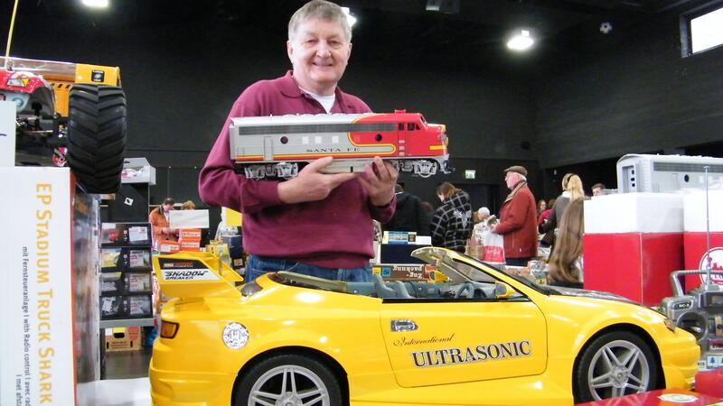 Modellbahnfreunde veranstalten Spielzeugbörse in Buxtehude Modellautos und Eisenbahnen werden bei der Modellbahn- und Spielzeugbörse in Buxtehude präsentiert.