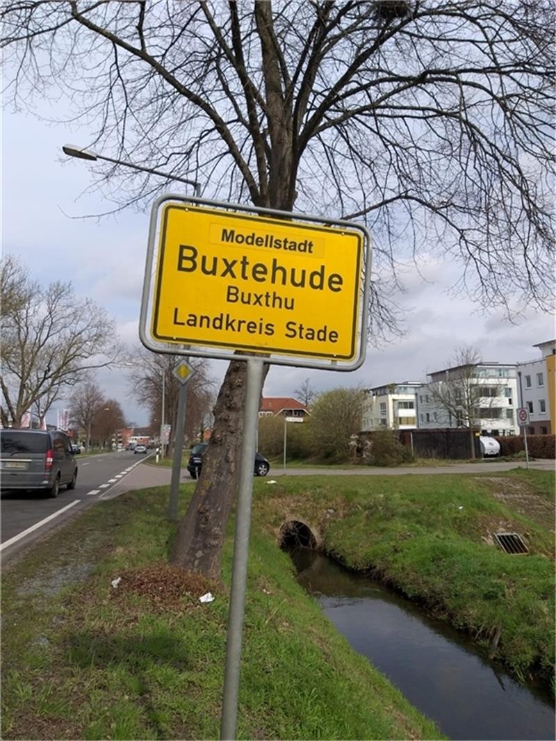 Modellstadt statt Hansestadt: Drei Wochen läuft das Projekt in Buxtehude. Foto/Montage: Felsch/Vonderbank