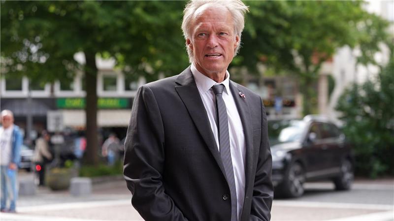 Abschied im Michel - Trauerfeier für Carlo von Tiedemann Moderator Gerhard Delling bei der Gedenkfeier.