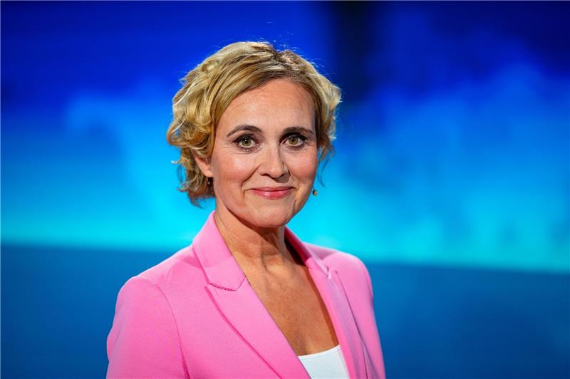 Großer Abschied für Caren Miosga Moderatorin Caren Miosga vor ihrer letzten Sendung im Studio.