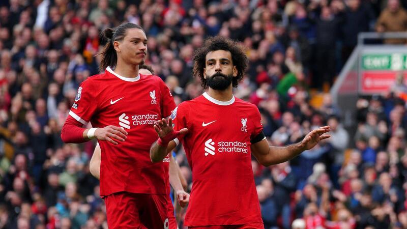 FC Liverpool gewinnt Derby 2:0 - City vorerst Tabellenführer Mohamed Salah (r) schoss den FC Liverpool mit seinem Doppelpack zum Sieg.