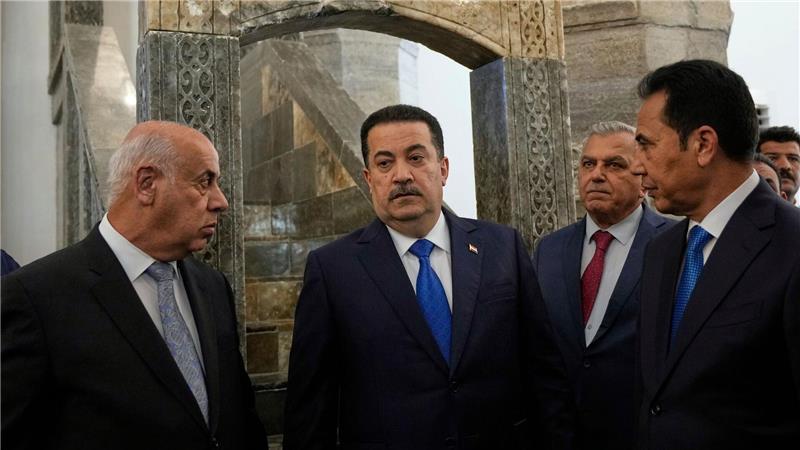Vom IS zerstörte Moschee in Mossul wiedereröffnet Mohammed al-Sudani (Mitte), Ministerpräsident des Irak, bei der Wiedereröffnung der Al-Nuri-Moschee in Mossul.