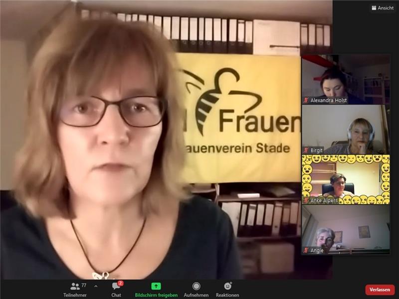 Monika Breuer, 1. Vorsitzende des Stader Landfrauenvereins, war vor der ersten Online-Mitgliederversammlung etwas nervös, doch die Videokonferenz mit 80 Teilnehmern verlief komplikationslos. Foto: Umland