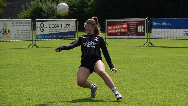 Monja Schlichting hatte es im Mittelblock des MTV Wangersen schwer.