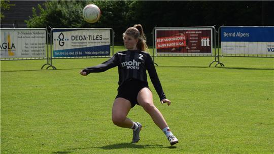 Monja Schlichting hatte es im Mittelblock des MTV Wangersen schwer.