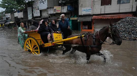 Monsunregenfälle in Pakistan fordern seit Wochen Menschenleben. 