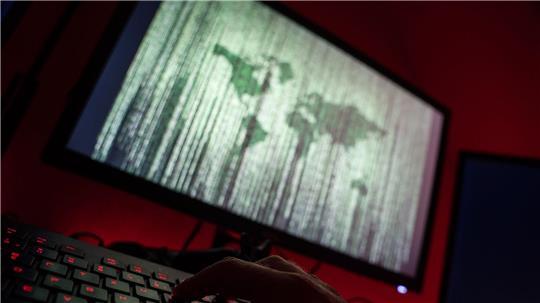 Mord, versuchter Mord, sexuellen Missbrauch - mehr als 120 Taten soll der Verdächtige unter dem Pseudonym „White Tiger“ im Internet begangen haben.