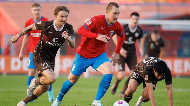 Moritz Göttel hat das 1:0 für D/A beim FC St.Pauli II erzielt.