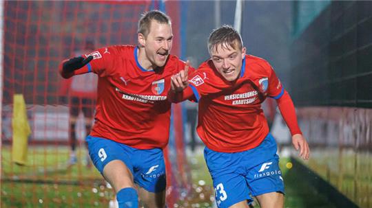 Moritz Göttel (links) traf zum 1:1. Maximilian Geißen ist nach seinem Wadenbeinbruch zurück auf dem Platz. Er spielte gute 30 Minuten.