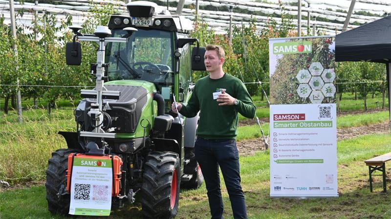 „Kermit“-Programm: Landschaft im Alten Land wird sich verändern Moritz Hentzschel vom Obstbauzentrum Esteburg gab beim Techniktag einen Überblick zum Samson-Projekt.