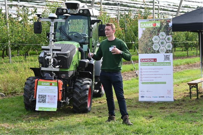 Altländer wollen deutschen Birnen-Markt erobern – dank Technik Moritz Hentzschel vom Obstbauzentrum Esteburg gab einen Überblick zum Samson-Projekt.